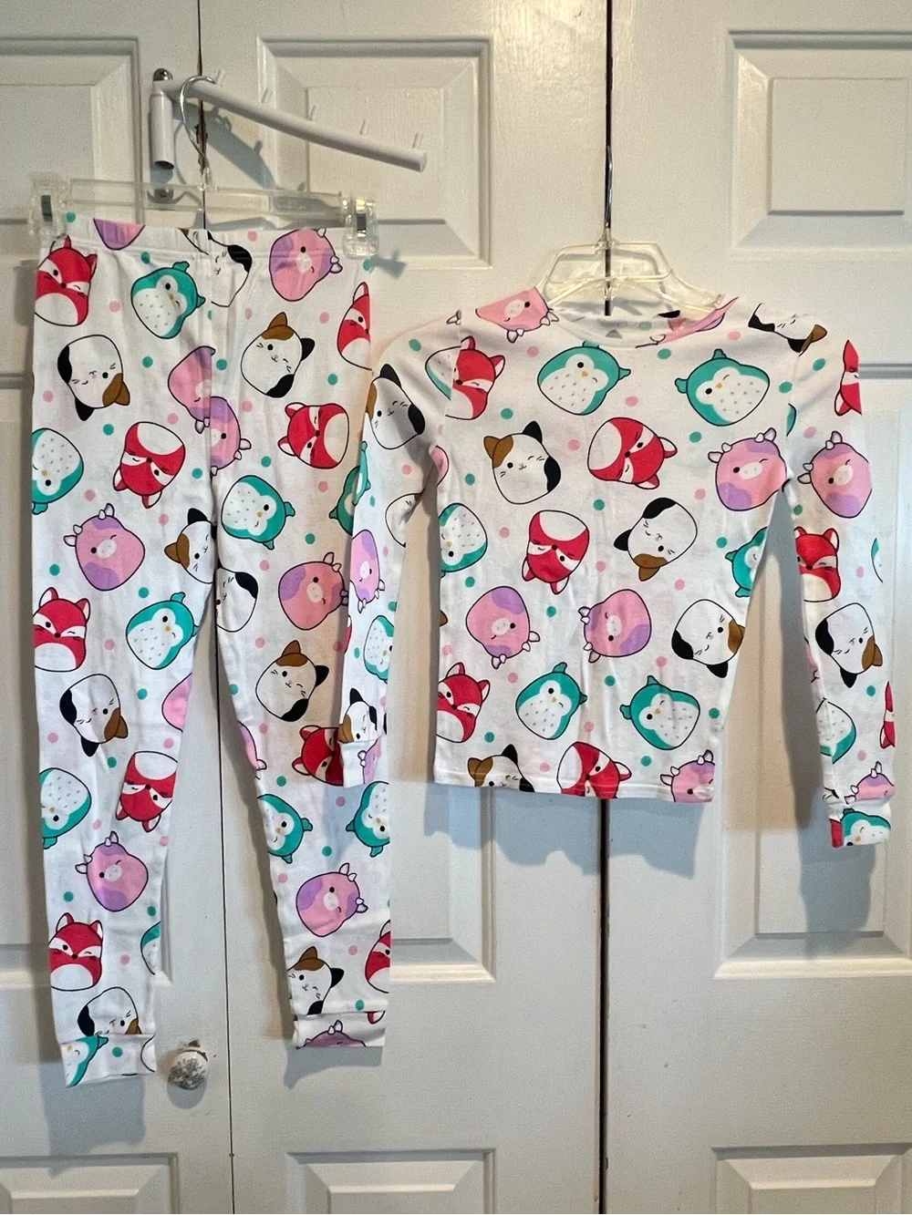 SQUISHMALLOWS🐱2 Pc White Pajama Set with Colorful Animal  Print